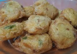 Cuci dan kupas kentang lumuri seluruh teflon dg sedikit minyak. Yuk Dicoba Resep Perkedel Kentang Spesial