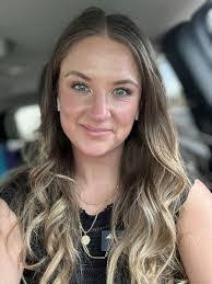 Ashley Samek's Instagram, Twitter & Facebook