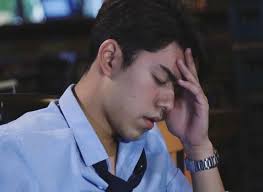 Thấy vợ cũ làm phục vụ trong quán ăn, tôi dúi cho 30 triệu rồi ngỡ ngàng  khi nghe nhân viên thu ngân nói