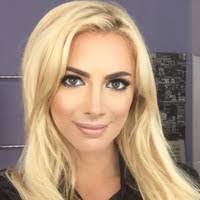 Ashlee Crum's Instagram, Twitter & Facebook