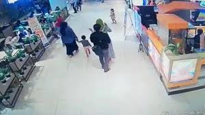 We did not find results for: Pencopet Ponsel Di Transmart Rungkut Diringkus Polisi Setelah Aksinya Terekam Kamera Cctv Surya