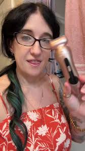 Video of Amy Jackson Razor Review