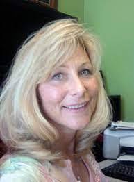 Donna Senter's Instagram, Twitter & Facebook