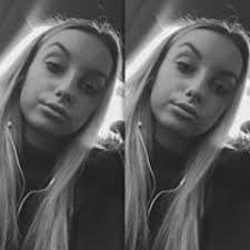 Courtney Knott's Instagram, Twitter & Facebook