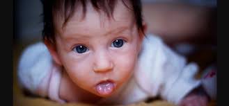 Marka dhallaanku madaxa qabtaan