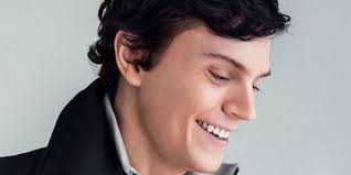 Celebrities with first name: Evan