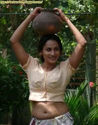 Kasavu from kerala also called settu saree, it was traditionally only a mundu (a dhoti), a blouse and a stole that went across the blouse. Sri Lankan Lungi Shefalitayal