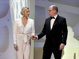 Mittlerweile lebt sie mit ihrem ehemann fürst albert (63) und. Charlene Von Monaco Enthullt Liebesbotschaft Diese Hat Es In Sich Boulevard