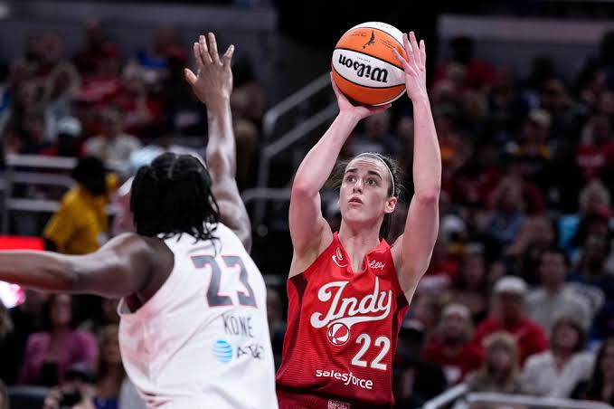Caitlin Clark leaves Fever's loss with a back injury, doesn't return after  3rd-quarter scare - The Republic News