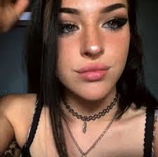 Emilie Berry's Instagram, Twitter & Facebook