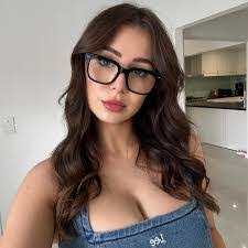 Amanda Trosper's Instagram, Twitter & Facebook