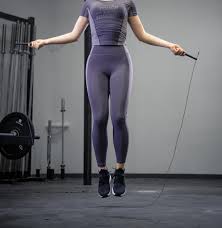 La corde à sauter est le sport parfait pour brûler les calories et maigrir. Programme Minceur Avec Corde A Sauter