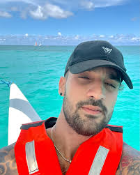 Damian Roy (@roycontino) • Instagram photos and videos