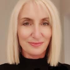 Lindsay Stott's Instagram, Twitter & Facebook