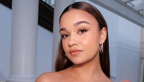 Maddie Bailey's Instagram, Twitter & Facebook