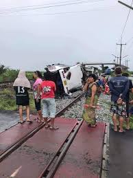 Bercuti di bangkok dengan kereta api. Info Semasa Kereta Api Rempuh Bas 20 Maut Bangkok Facebook