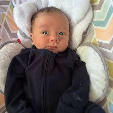 Anyone got a easy pattern for knitting baby sweaters