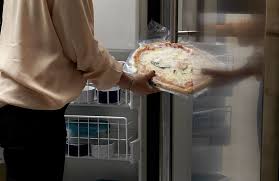 Potete sfornare ottime pizze a casa, basta che sfruttiate al massimo il vostro forno. Come Cuocere A Pizza Nel Forno Di Casa Tua I Nostri Consigli Di Cottura