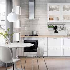 Esta moderna cocina pertenece al hogar de una pareja joven con una hija adolescente. Una Cocina Con Office