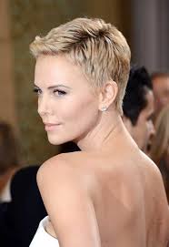 Charlize Theron Short Hair Pixie Oscar Hairstyles Short Hair Styles Cool Hairstyles