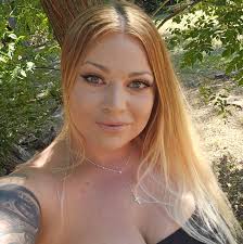 I got a new ice machine for Christmas and Lily loves it just as much as I  do! 🤣