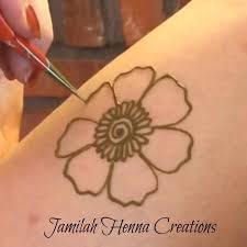 Quick Henna Flower Www Jamilahhennacreations Com Video Simple Henna Tattoo Beginner Henna Designs Henna Drawings