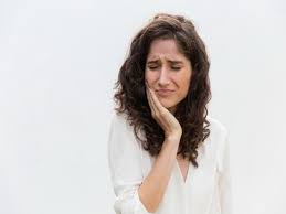* rasa sakit tak tertahankan akibat sakit gigi memang susah ditahan. Cara Meredakan Sakit Gigi Dengan Bahan Unik Sederhana