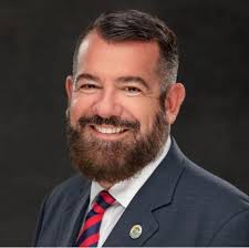 SEQUIM — Two Sequim-area residents are calling for the resignation of  council appointee Mike Pence after finding discrepancies in his résumé.  Pence, who was appointed to a vacant seat