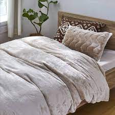 吸湿発熱素材を使用したイオンの開発商品 ホームコーディヒート シリーズより 極細フランネルを使った滑らかな肌触りが心地よい掛ふとんカバーやシーツなどのベッドリネンをご紹介 ずっーと触っていたくなる滑らかさですよ この冬はこれであたたかく眠れそう 商品