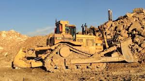 2105.4 cu in (0 m) 850 hp (634 kw) caterpillar: The Biggest Bulldozer Caterpillar D11r Ripping Youtube