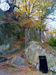 Păcat că nu sunt drumuri sa poți ajunge la ele! 6 Locuri Frumoase De Vizitat In JudeÈ›ul BuzÄƒu Cu Copiii