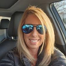 Julie Manley's Instagram, Twitter & Facebook