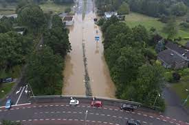 The small town of simpelveld is mainly known for the miljoenenlijn steam train, which originates here, and for the so called sarcophagus of simpelveld that was discovered here in 1930. B2fir Vljsqokm
