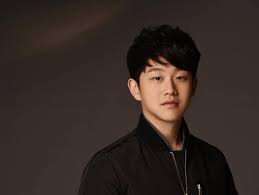 K-pop, si toglie la vita un'altra star: è il cantante Choi Sung-bong, 33  anni- Corriere.it