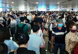 Hành khách đông kín tại khu vực làm thủ tục soi chiếu sân bay tân sơn nhất. San Bay Tan SÆ¡n Nháº¥t Ä'ong Ngháº¹t NgÆ°á»i Vnexpress
