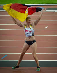Heptathlon (έπταθλο)) ist eine olympische leichtathletikdisziplin der frauen, die als zweitägiger wettbewerb und in der heutigen form seit 1981 ausgetragen wird. Carolin Schafer Wikipedia