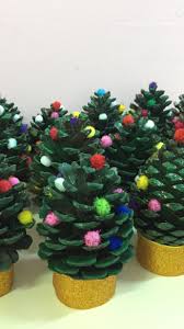 Yeni Yil Sanat Etkinligi Okul Oncesi Kozalak Yilbasi Susleri Noel Elisleri Elisi Fikirleri