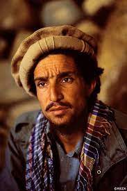 Il n'a pas connu l'invasion soviétique puisqu . Reza Deghati Teaching The Power Of Visual Storytelling Lensculture Afghan Hat Massoud Portrait