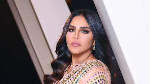 استقبلت المطربة الإماراتية أحلام، زوجها وابنها بالقبلات والأحضان، بعد غياب طويل استمر لمدة عام، بسبب فيروس كورونا المنتشر في البلاد. Ø´Ø§Ù‡Ø¯ Ø§Ù„ÙÙ†Ø§Ù†Ø© Ø£Ø­Ù„Ø§Ù… ØªØ®Ø¶Ø¹ Ù„ØªØ¬Ø±Ø¨Ø© Ù„Ù‚Ø§Ø­ ÙƒÙˆØ±ÙˆÙ†Ø§