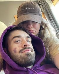 Tami Abraham's Instagram, Twitter & Facebook