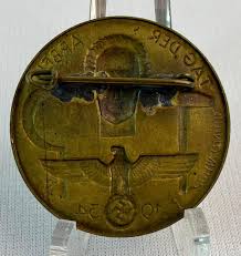 Mai wird als tag der arbeit oder auch als internationaler kampftag der arbeiterklasse bezeichnet. Lot Vintage Original 1934 Ww2 German Tag Der Arbeit Labor Day Brass Tinnie Badge