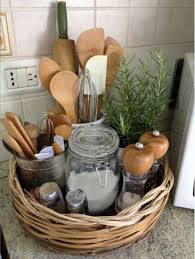 13 Excellents Trucs De Rangement Pour Tous Ces Petits Extra Qu On A Tous Dans La Cuisine Astuce Rangement Cuisine Idee Deco Cuisine Decoration De Cuisine