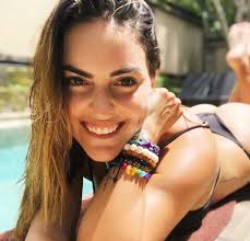 Voditeljica odbrusila kolegama koji su je napali jer ''samo pokazuje grudi''