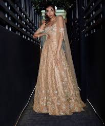 Pin By Rahab Kashir On Saree And Blouses Indian Wedding Gowns Wedding Gowns Online Indian Wedding Dress Designers