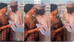 She lost her mother when she was just three, and she was left to her father's care. Aa98i Hieycfrm