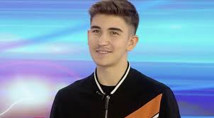 Sebastian dobrincu lansează o nouă piesă şi pregăteşte primul lui album: Sebastian Dobrincu De La Milionar It La MuzicÄƒ Cum SunÄƒ Piesa InimÄƒ NaivÄƒ LansatÄƒ AlÄƒturi De Ioana Ignat Observatornews Ro