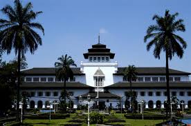 Malah ada juga sekolah yang sudah buka pendaftaran bahkan dari sebelum tahun ajaran 2018/2019. Universitas Swasta Di Bandung Inilah Daftar Lengkapnya