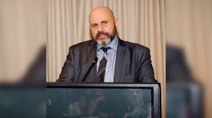 Μια κάμερα ασφαλείας, λίγα μέτρα μετά από το σημείο του δυστυχήματος, έχει καταγράψει δύο αυτοκίνητα να περνούν εκείνο το επίμαχο διάστημα. Cifatvklipzajm