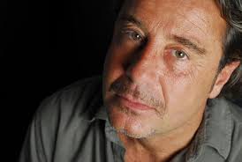 Un actor que ha pasado del plano del off … al set internacional.