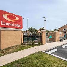 Econo Lodge Moonlight Beach In 2021 California Hotel Hotel Outdoor Pool